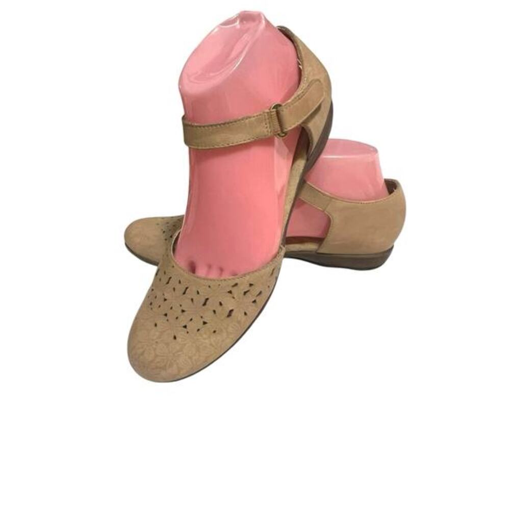 Naturalizer Gwyneth Mary Jane Shoes Light Tan Brown Floral Adjustable Strap Sz 8